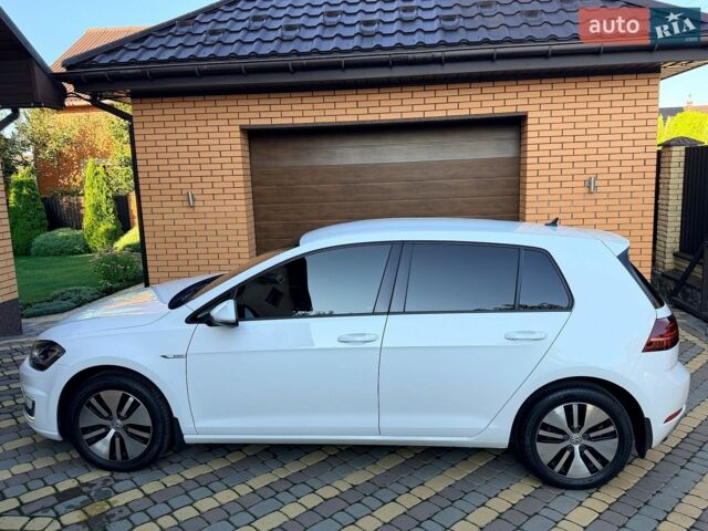 Белый Фольксваген e-Golf, объемом двигателя 0 л и пробегом 78 тыс. км за 14888 $, фото 7 на Automoto.ua