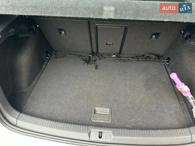 Белый Фольксваген e-Golf, объемом двигателя 0 л и пробегом 167 тыс. км за 13500 $, фото 10 на Automoto.ua