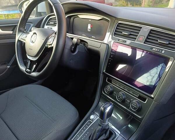 Белый Фольксваген e-Golf, объемом двигателя 0 л и пробегом 130 тыс. км за 13200 $, фото 9 на Automoto.ua