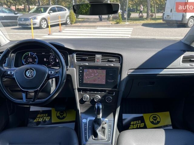 Білий Фольксваген e-Golf, об'ємом двигуна 0 л та пробігом 93 тис. км за 13900 $, фото 10 на Automoto.ua