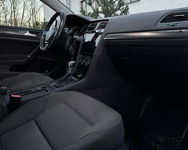 Белый Фольксваген e-Golf, объемом двигателя 0 л и пробегом 127 тыс. км за 11599 $, фото 29 на Automoto.ua