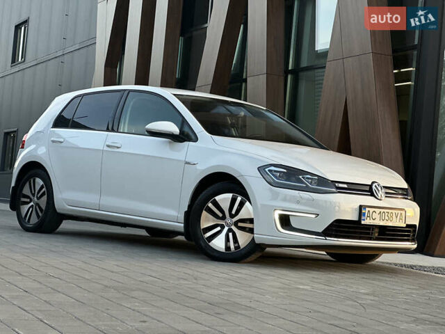 Белый Фольксваген e-Golf, объемом двигателя 0 л и пробегом 61 тыс. км за 14500 $, фото 11 на Automoto.ua