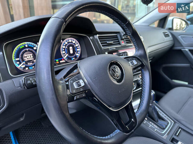 Белый Фольксваген e-Golf, объемом двигателя 0 л и пробегом 61 тыс. км за 14500 $, фото 17 на Automoto.ua