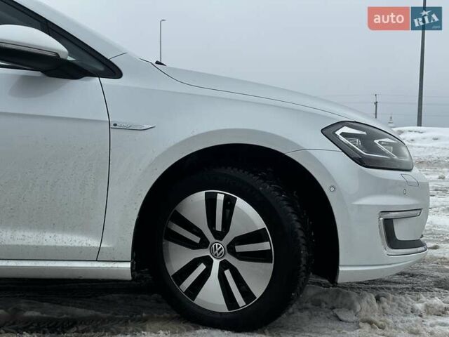 Белый Фольксваген e-Golf, объемом двигателя 0 л и пробегом 183 тыс. км за 12399 $, фото 15 на Automoto.ua