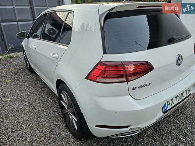 Білий Фольксваген e-Golf, об'ємом двигуна 0 л та пробігом 112 тис. км за 15950 $, фото 5 на Automoto.ua