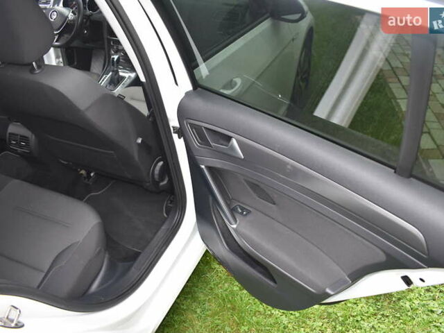 Белый Фольксваген e-Golf, объемом двигателя 0 л и пробегом 80 тыс. км за 14500 $, фото 14 на Automoto.ua