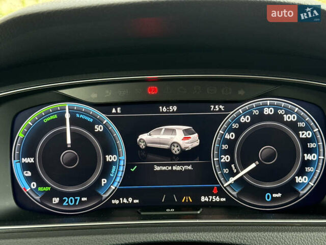 Белый Фольксваген e-Golf, объемом двигателя 0 л и пробегом 84 тыс. км за 14200 $, фото 48 на Automoto.ua