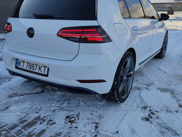 Белый Фольксваген e-Golf, объемом двигателя 0 л и пробегом 70 тыс. км за 12800 $, фото 13 на Automoto.ua