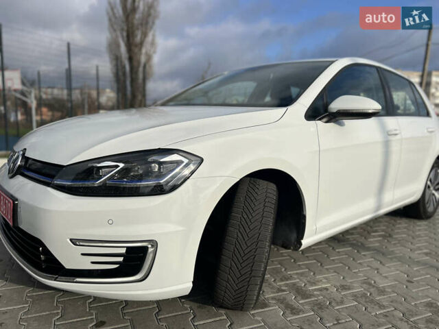 Белый Фольксваген e-Golf, объемом двигателя 0 л и пробегом 56 тыс. км за 13200 $, фото 1 на Automoto.ua
