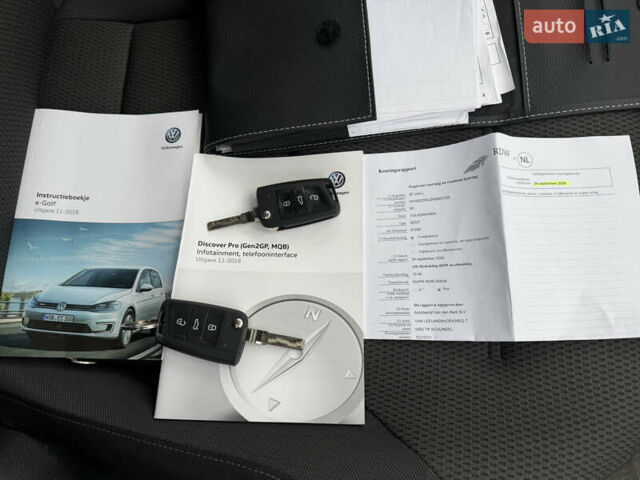 Белый Фольксваген e-Golf, объемом двигателя 0 л и пробегом 110 тыс. км за 13600 $, фото 9 на Automoto.ua