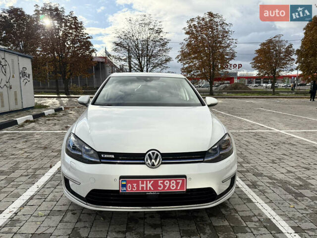 Белый Фольксваген e-Golf, объемом двигателя 0 л и пробегом 84 тыс. км за 14200 $, фото 11 на Automoto.ua