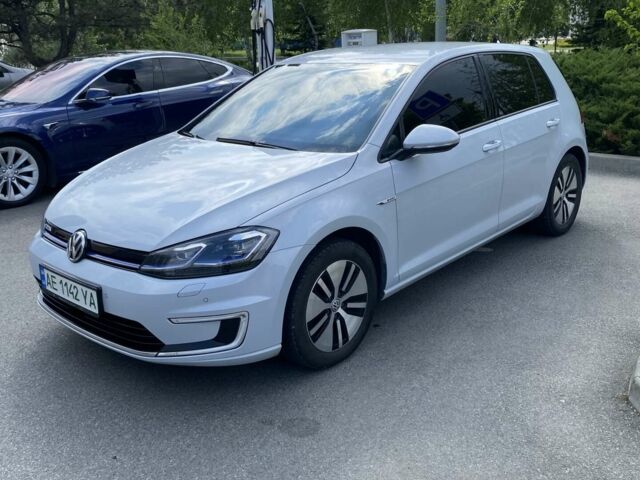 Белый Фольксваген e-Golf, объемом двигателя 0 л и пробегом 83 тыс. км за 14100 $, фото 9 на Automoto.ua