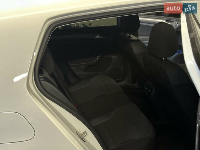 Білий Фольксваген e-Golf, об'ємом двигуна 0 л та пробігом 60 тис. км за 15490 $, фото 8 на Automoto.ua