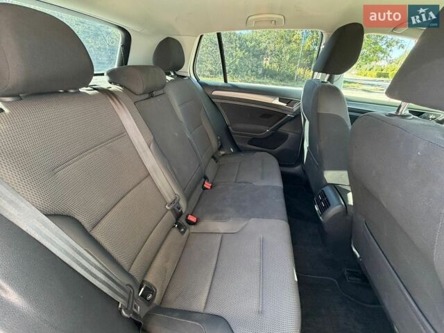Белый Фольксваген e-Golf, объемом двигателя 0 л и пробегом 77 тыс. км за 14500 $, фото 40 на Automoto.ua