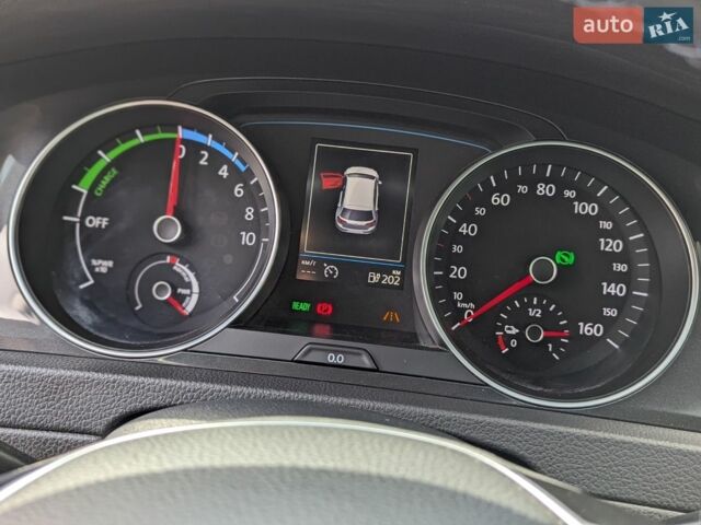 Белый Фольксваген e-Golf, объемом двигателя 0 л и пробегом 160 тыс. км за 14000 $, фото 10 на Automoto.ua