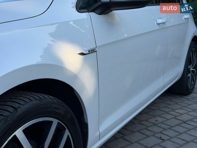 Белый Фольксваген e-Golf, объемом двигателя 0 л и пробегом 127 тыс. км за 14500 $, фото 34 на Automoto.ua