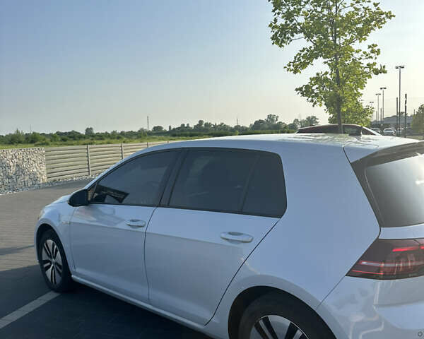 Белый Фольксваген e-Golf, объемом двигателя 0 л и пробегом 156 тыс. км за 12300 $, фото 2 на Automoto.ua