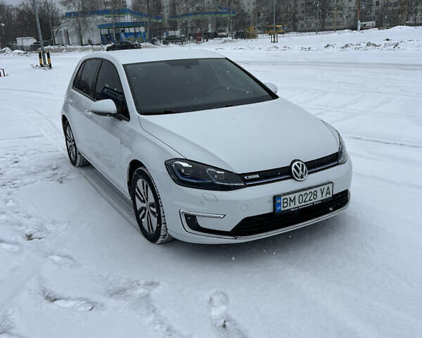 Белый Фольксваген e-Golf, объемом двигателя 0 л и пробегом 51 тыс. км за 17500 $, фото 4 на Automoto.ua