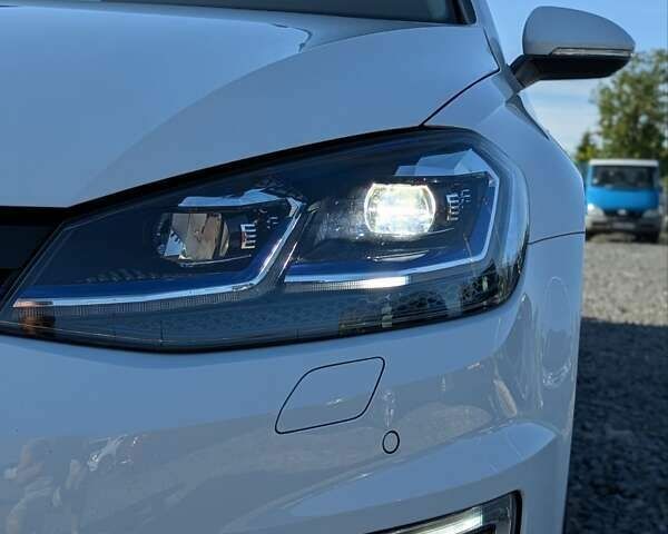 Белый Фольксваген e-Golf, объемом двигателя 0 л и пробегом 82 тыс. км за 13990 $, фото 10 на Automoto.ua