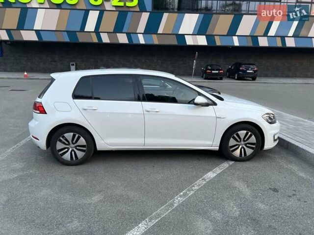 Белый Фольксваген e-Golf, объемом двигателя 0 л и пробегом 90 тыс. км за 15700 $, фото 2 на Automoto.ua