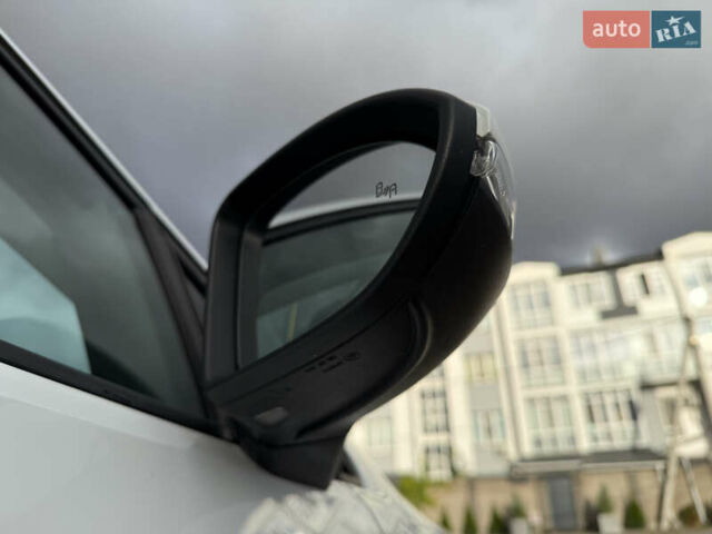 Белый Фольксваген e-Golf, объемом двигателя 0 л и пробегом 84 тыс. км за 14200 $, фото 21 на Automoto.ua