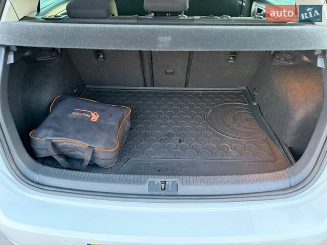 Білий Фольксваген e-Golf, об'ємом двигуна 0 л та пробігом 139 тис. км за 12999 $, фото 40 на Automoto.ua