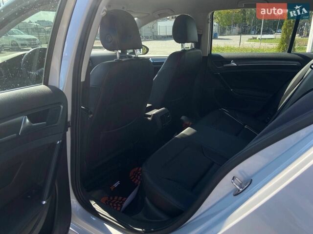 Білий Фольксваген e-Golf, об'ємом двигуна 0 л та пробігом 95 тис. км за 14000 $, фото 12 на Automoto.ua