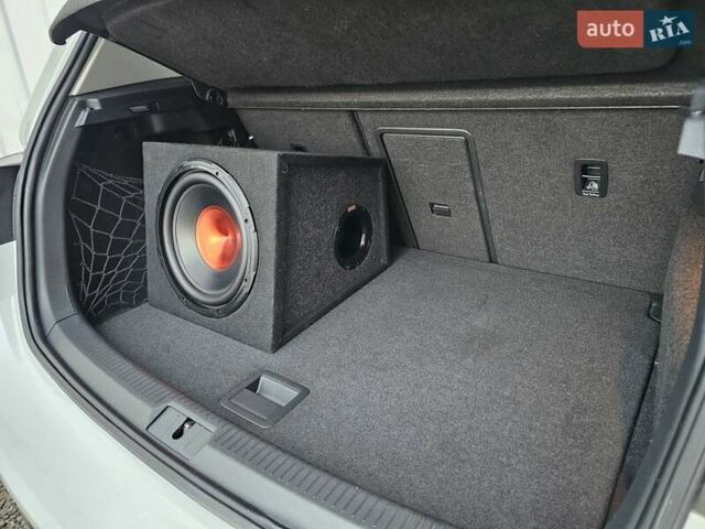 Білий Фольксваген e-Golf, об'ємом двигуна 0 л та пробігом 112 тис. км за 15950 $, фото 19 на Automoto.ua