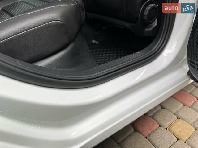 Белый Фольксваген e-Golf, объемом двигателя 0 л и пробегом 137 тыс. км за 12999 $, фото 25 на Automoto.ua