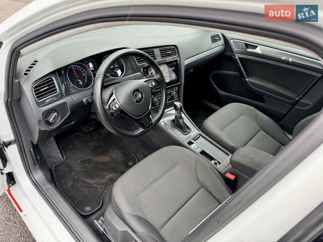 Білий Фольксваген e-Golf, об'ємом двигуна 0 л та пробігом 90 тис. км за 12950 $, фото 9 на Automoto.ua