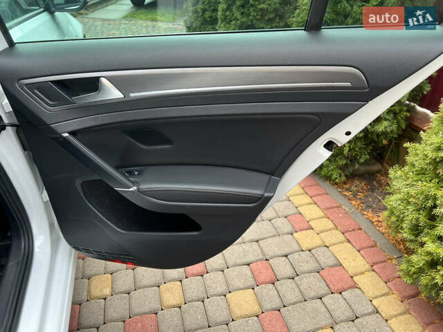 Белый Фольксваген e-Golf, объемом двигателя 0 л и пробегом 137 тыс. км за 12999 $, фото 29 на Automoto.ua