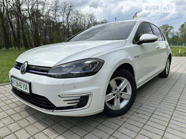 Белый Фольксваген e-Golf, объемом двигателя 0 л и пробегом 93 тыс. км за 16400 $, фото 11 на Automoto.ua