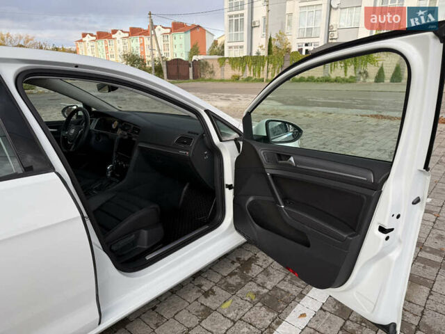 Белый Фольксваген e-Golf, объемом двигателя 0 л и пробегом 84 тыс. км за 14200 $, фото 78 на Automoto.ua