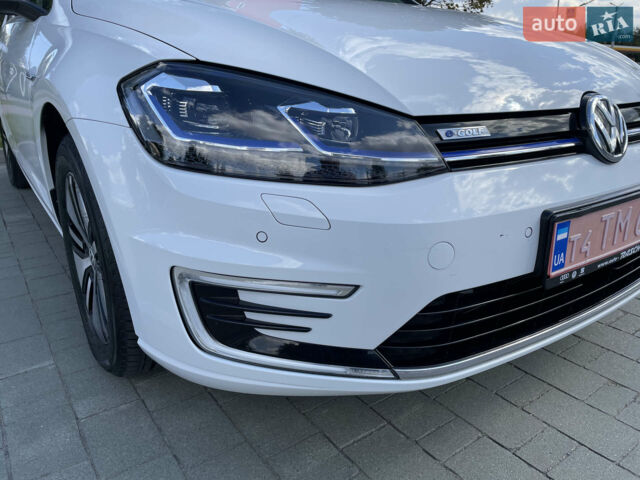Белый Фольксваген e-Golf, объемом двигателя 0 л и пробегом 118 тыс. км за 14200 $, фото 17 на Automoto.ua