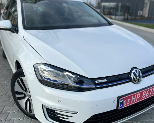 Белый Фольксваген e-Golf, объемом двигателя 0 л и пробегом 56 тыс. км за 13200 $, фото 4 на Automoto.ua