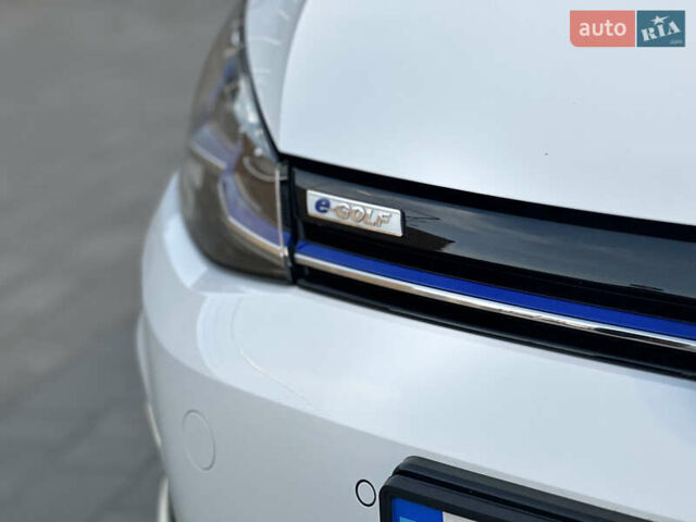 Белый Фольксваген e-Golf, объемом двигателя 0 л и пробегом 61 тыс. км за 14500 $, фото 16 на Automoto.ua
