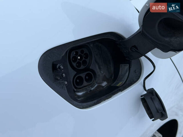 Білий Фольксваген e-Golf, об'ємом двигуна 0 л та пробігом 127 тис. км за 14900 $, фото 87 на Automoto.ua