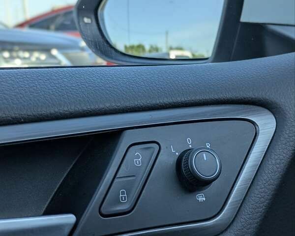 Белый Фольксваген e-Golf, объемом двигателя 0 л и пробегом 82 тыс. км за 13990 $, фото 14 на Automoto.ua