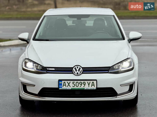 Білий Фольксваген e-Golf, об'ємом двигуна 0 л та пробігом 90 тис. км за 12950 $, фото 6 на Automoto.ua
