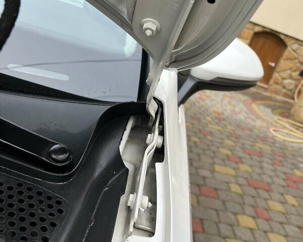 Белый Фольксваген e-Golf, объемом двигателя 0 л и пробегом 137 тыс. км за 12999 $, фото 35 на Automoto.ua