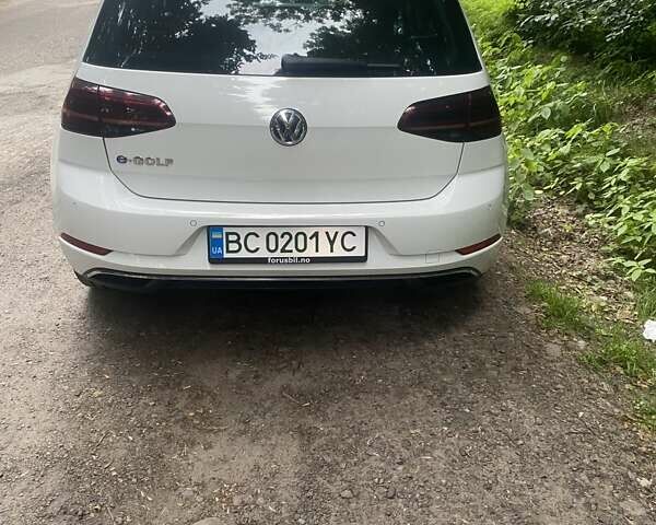 Белый Фольксваген e-Golf, объемом двигателя 0 л и пробегом 86 тыс. км за 14600 $, фото 1 на Automoto.ua