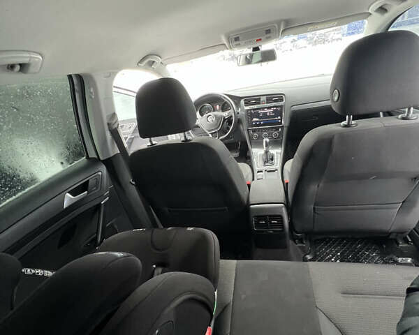 Белый Фольксваген e-Golf, объемом двигателя 0 л и пробегом 51 тыс. км за 17500 $, фото 21 на Automoto.ua