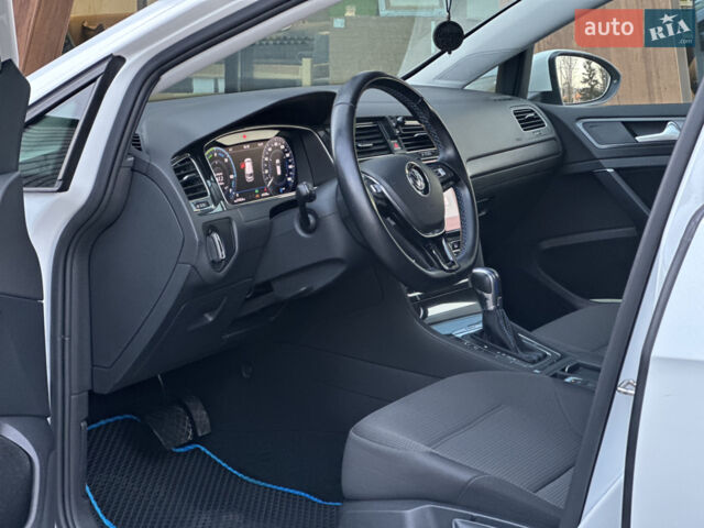 Белый Фольксваген e-Golf, объемом двигателя 0 л и пробегом 61 тыс. км за 14500 $, фото 14 на Automoto.ua