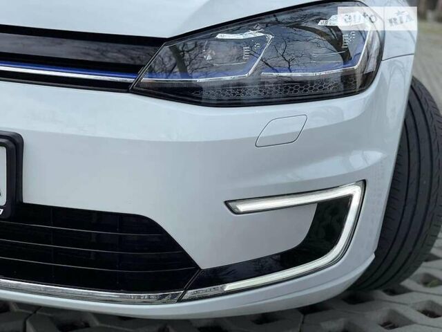 Белый Фольксваген e-Golf, объемом двигателя 0 л и пробегом 185 тыс. км за 12450 $, фото 10 на Automoto.ua