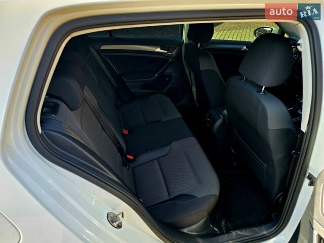 Білий Фольксваген e-Golf, об'ємом двигуна 0 л та пробігом 160 тис. км за 13850 $, фото 26 на Automoto.ua