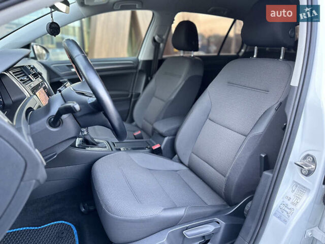 Белый Фольксваген e-Golf, объемом двигателя 0 л и пробегом 61 тыс. км за 14500 $, фото 21 на Automoto.ua