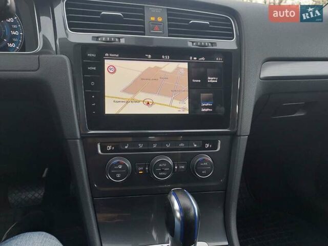 Белый Фольксваген e-Golf, объемом двигателя 0 л и пробегом 70 тыс. км за 13600 $, фото 6 на Automoto.ua