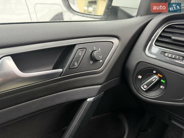 Белый Фольксваген e-Golf, объемом двигателя 0 л и пробегом 110 тыс. км за 13600 $, фото 21 на Automoto.ua