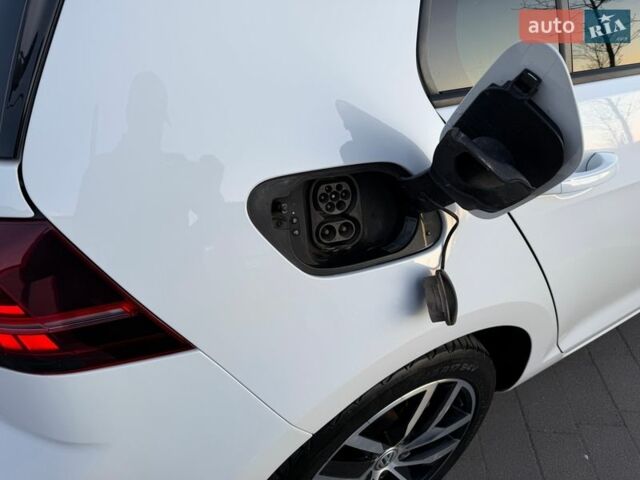 Білий Фольксваген e-Golf, об'ємом двигуна 0 л та пробігом 139 тис. км за 12999 $, фото 21 на Automoto.ua