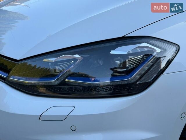 Белый Фольксваген e-Golf, объемом двигателя 0 л и пробегом 127 тыс. км за 14500 $, фото 31 на Automoto.ua